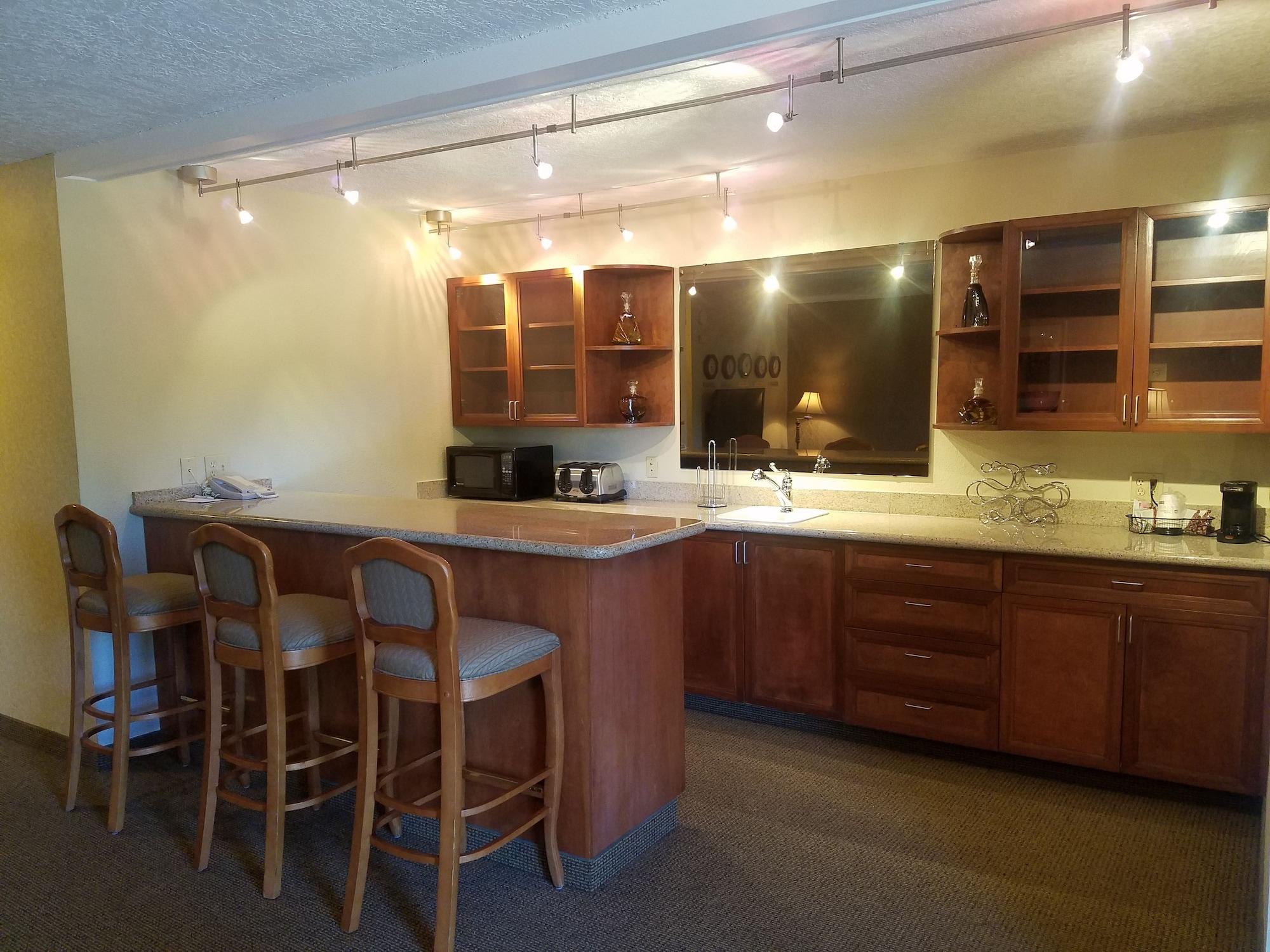 Best Western Plus Rivershore Hotel Oregon City Exterior photo