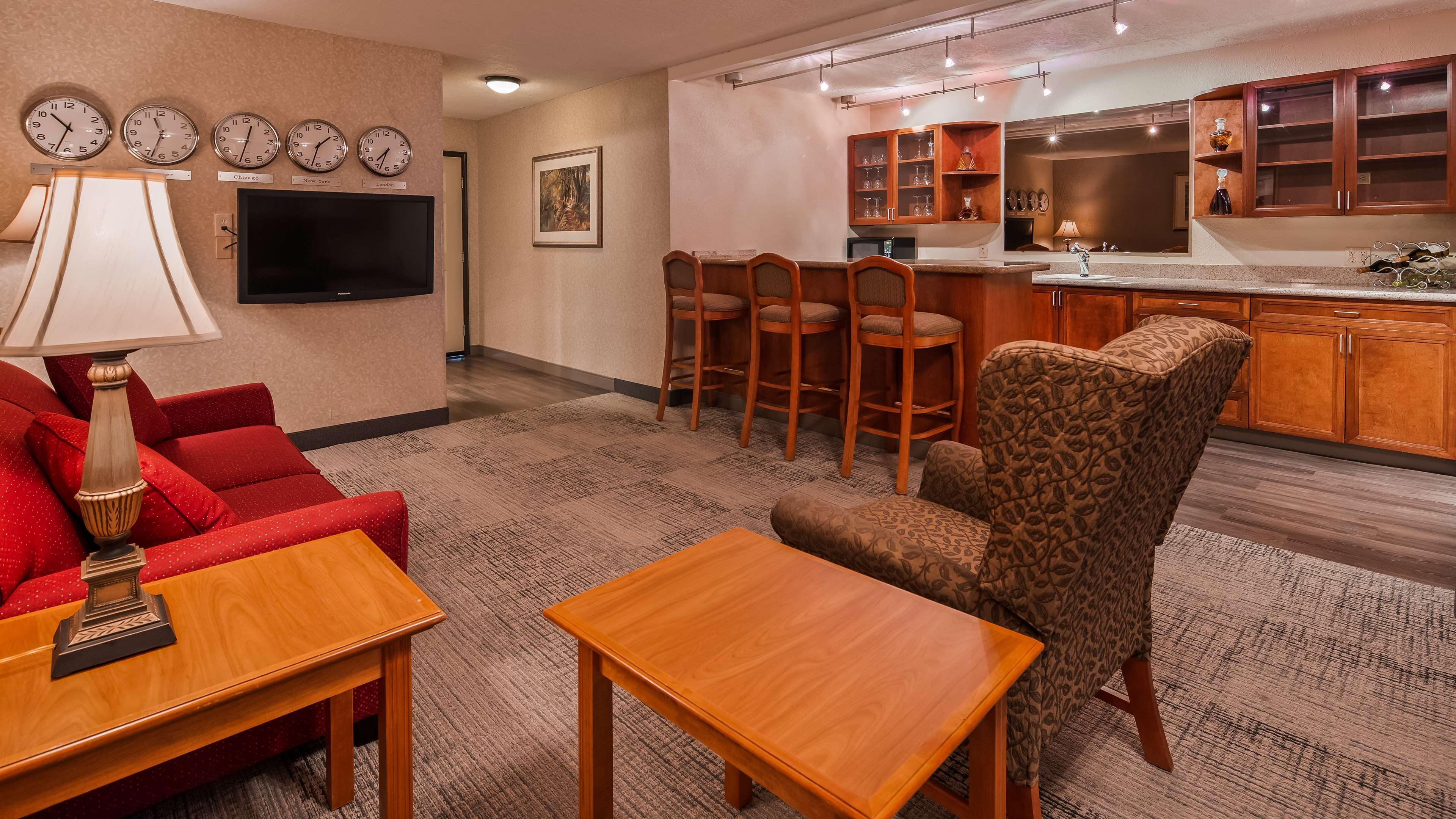 Best Western Plus Rivershore Hotel Oregon City Exterior photo