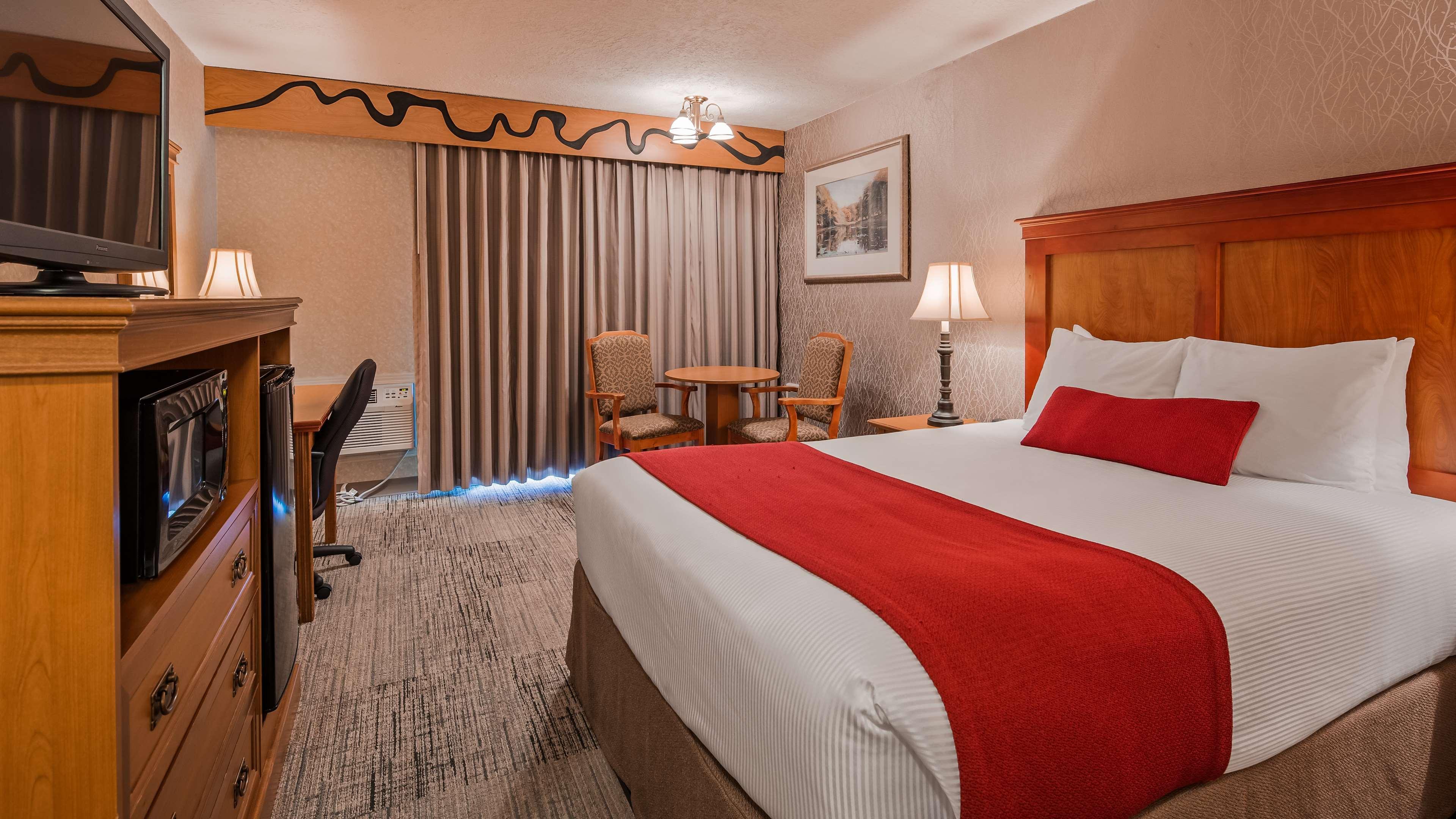 Best Western Plus Rivershore Hotel Oregon City Exterior photo