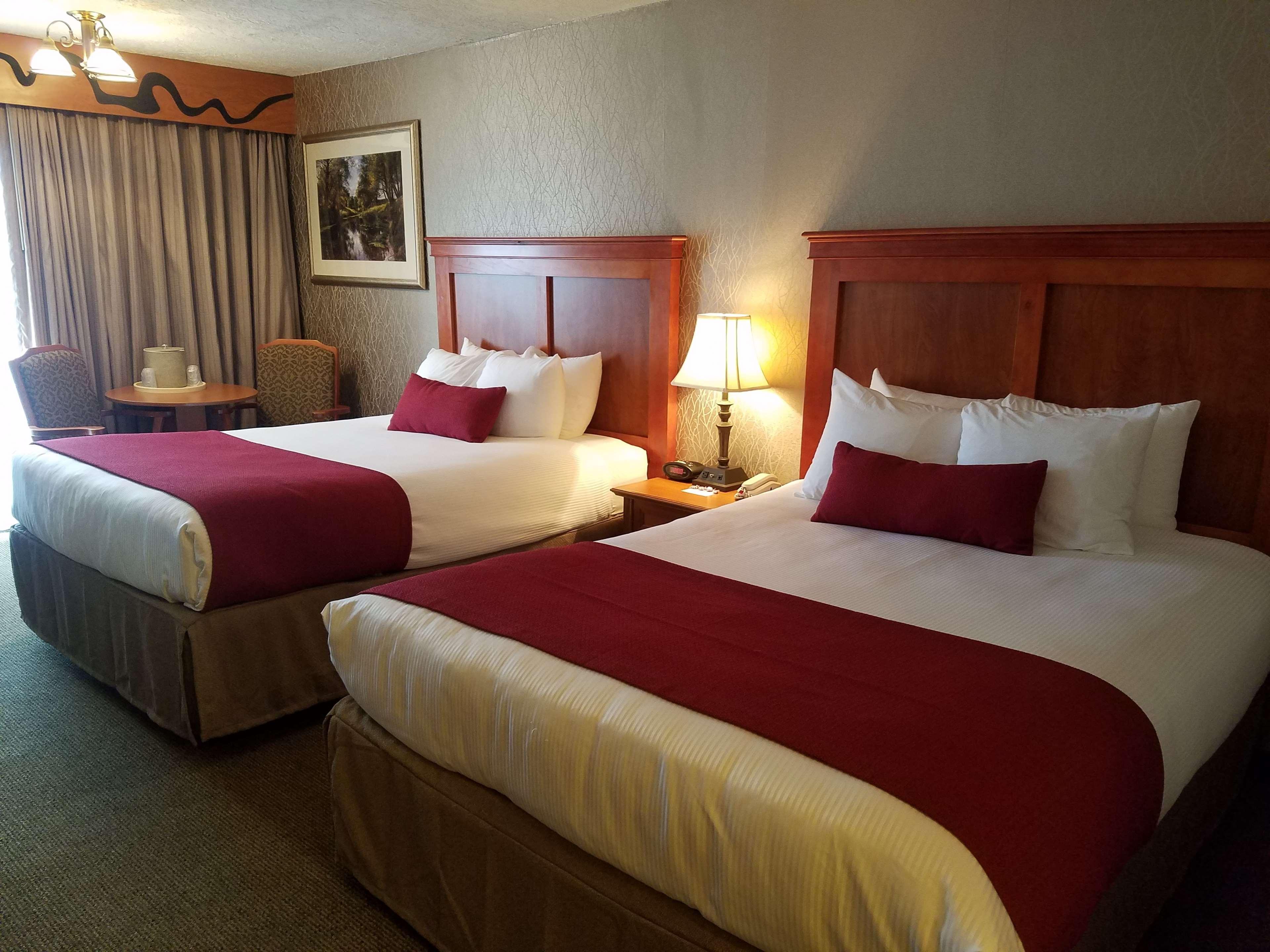 Best Western Plus Rivershore Hotel Oregon City Exterior photo