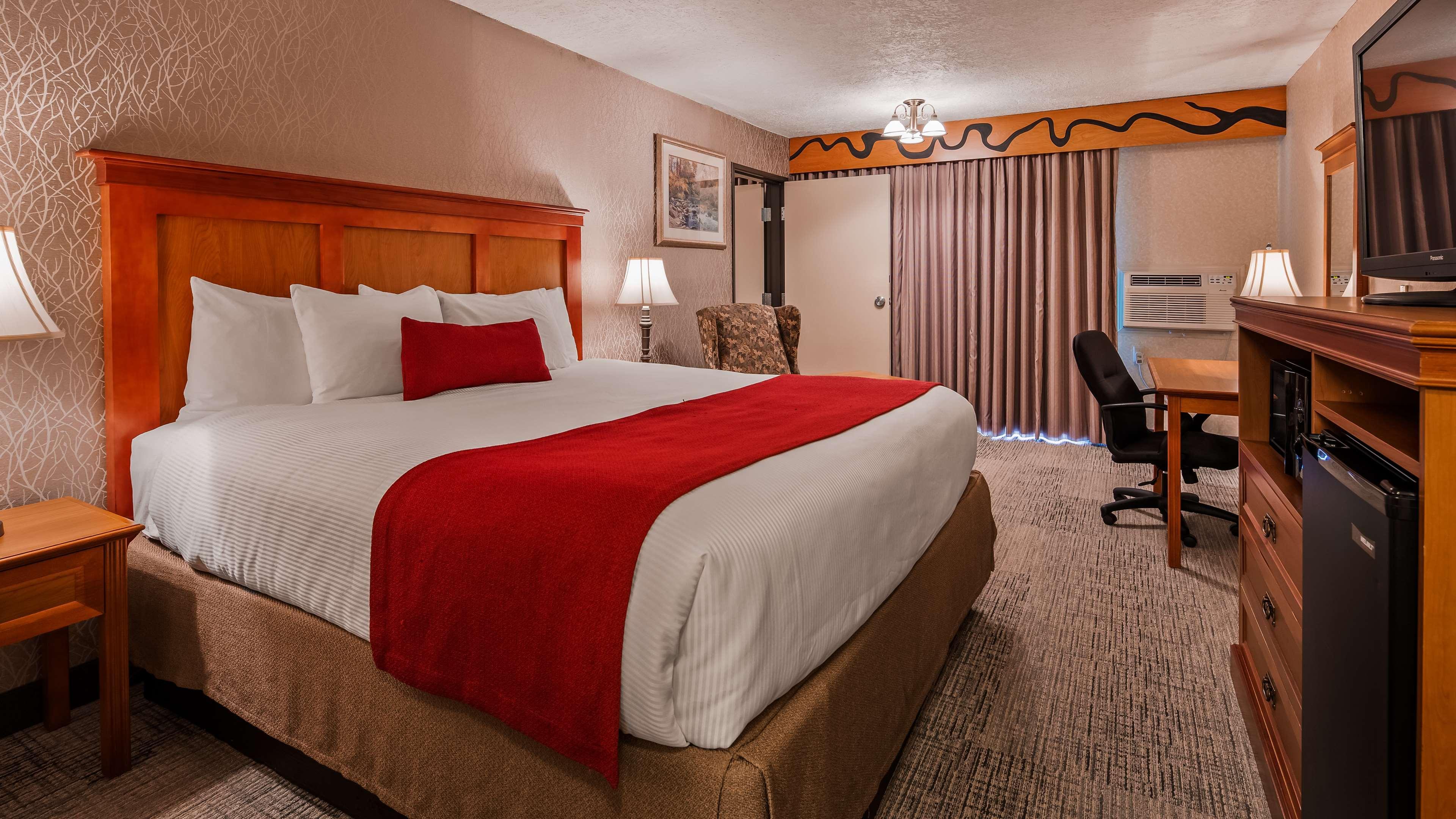 Best Western Plus Rivershore Hotel Oregon City Exterior photo