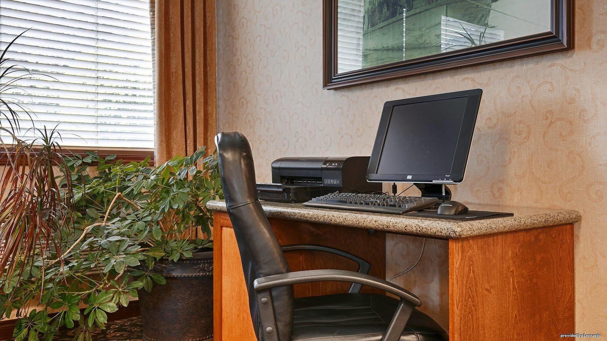 Best Western Plus Rivershore Hotel Oregon City Exterior photo