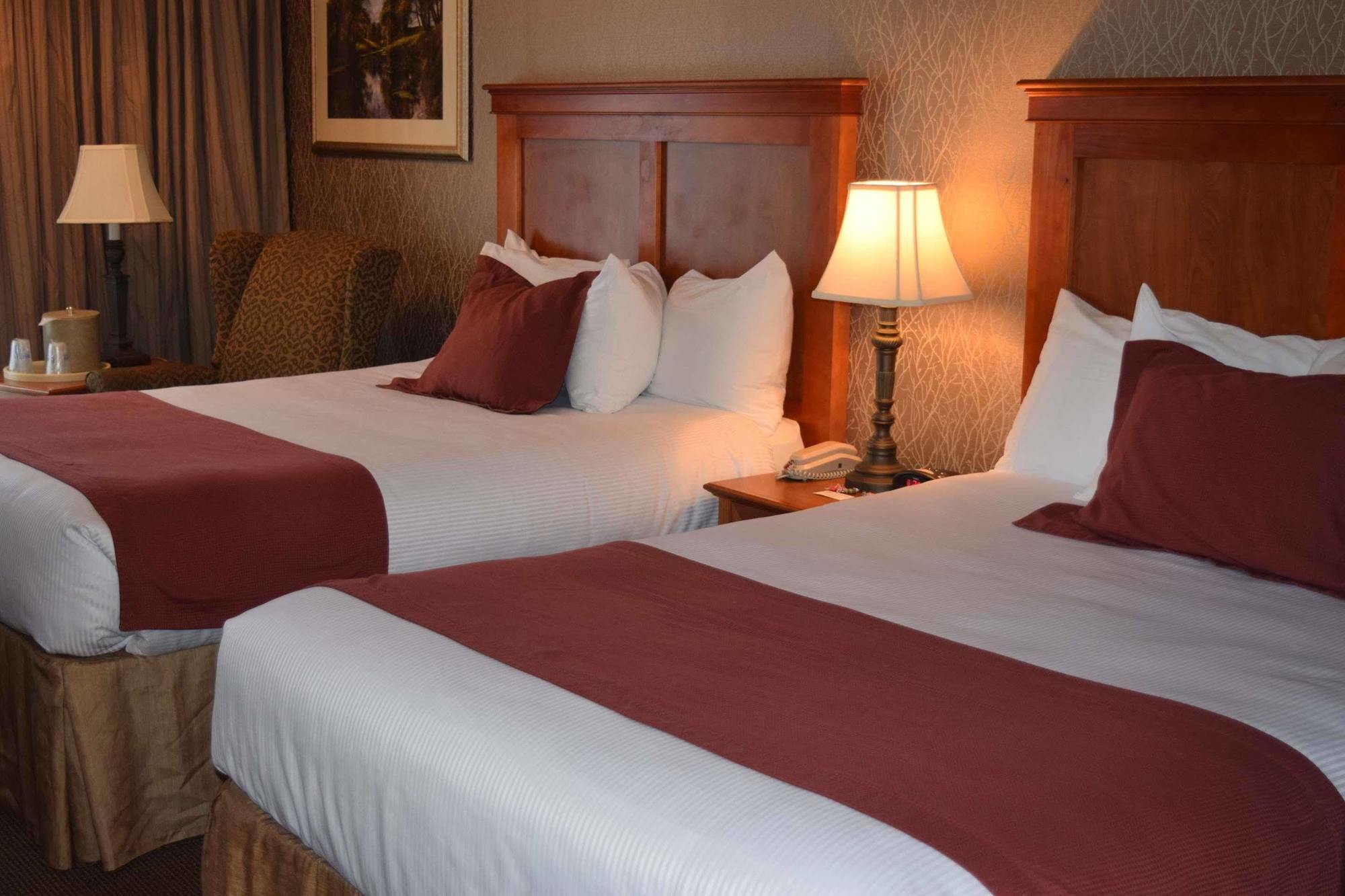 Best Western Plus Rivershore Hotel Oregon City Exterior photo