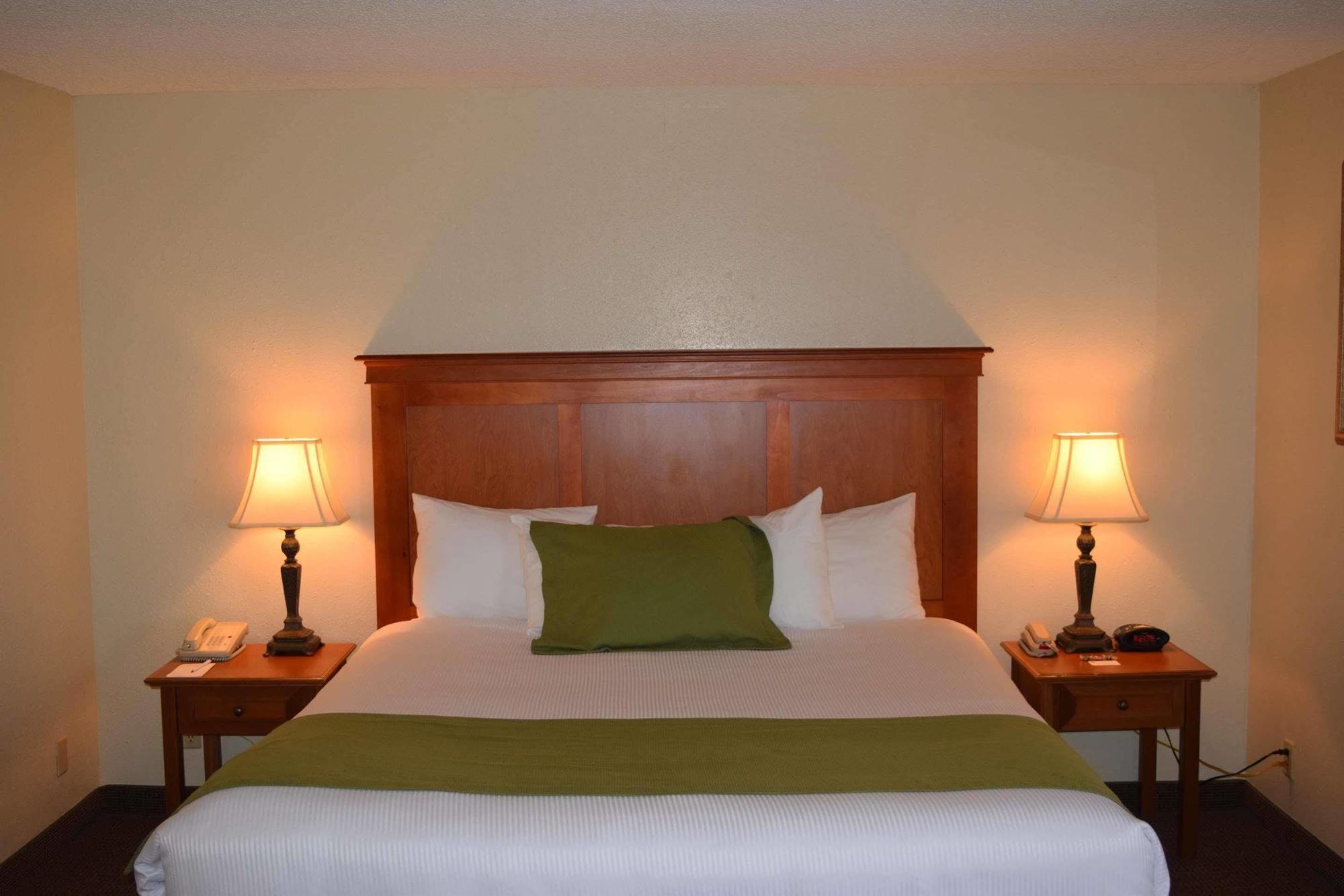 Best Western Plus Rivershore Hotel Oregon City Exterior photo