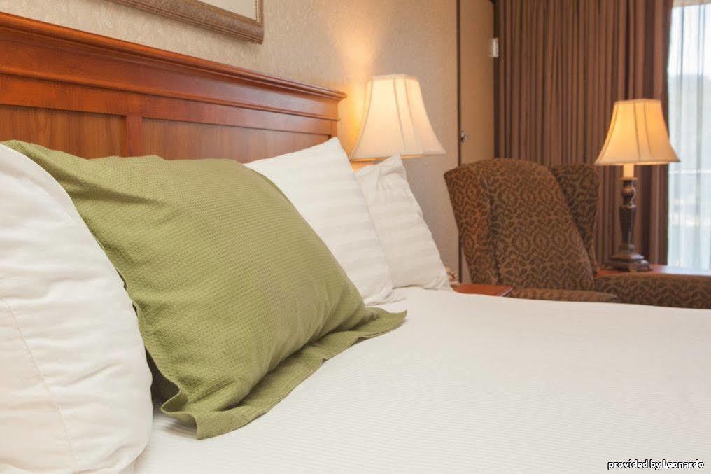 Best Western Plus Rivershore Hotel Oregon City Exterior photo
